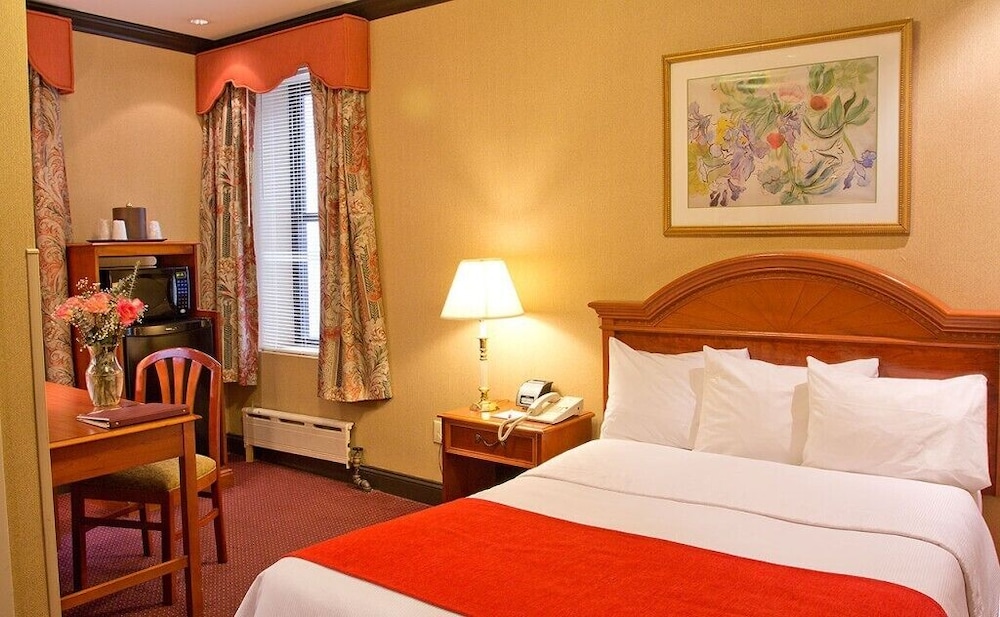 NEWTON HOTEL 13/37