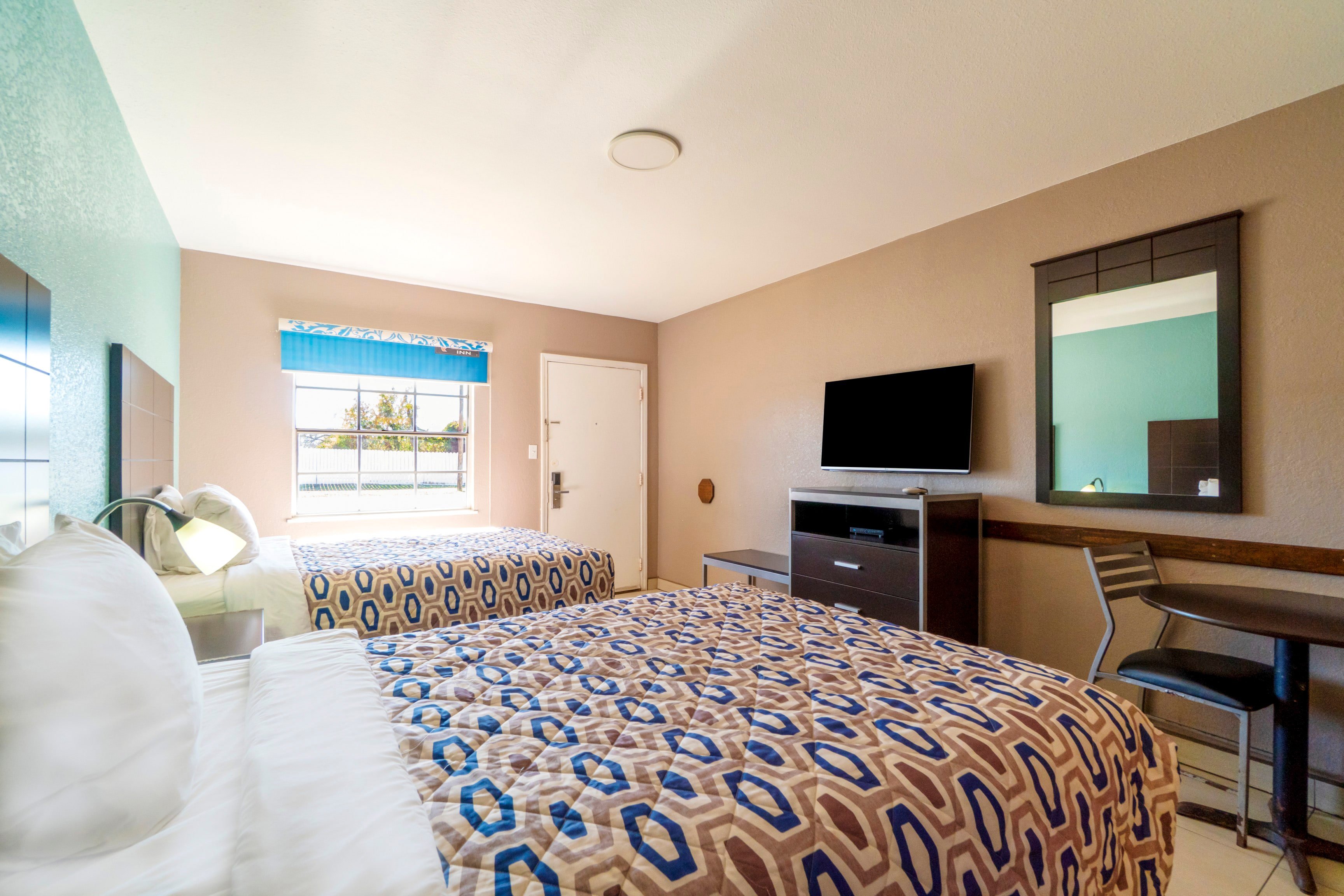 Woodfield Inn & Suites Hotel O, Yoakum TX 111 37/54