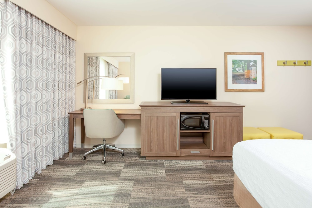 Hampton Inn and Suites Niles Warren OH 31/77