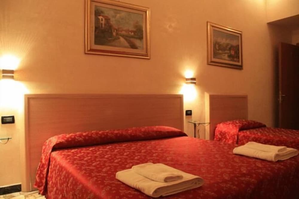 ROOM, QUADRUPLE