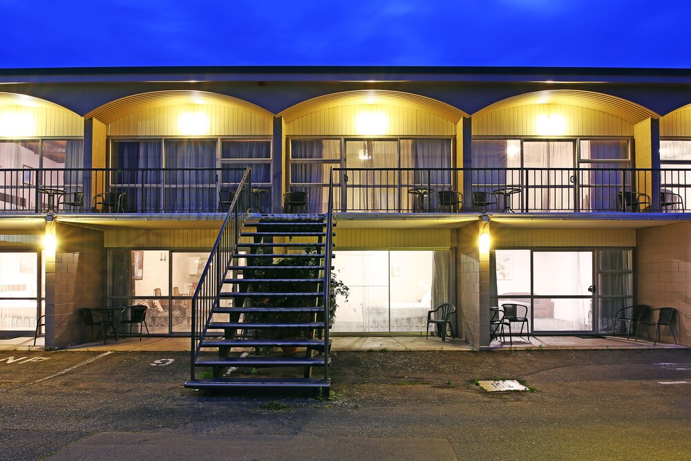 289 Midway Motel 4/60
