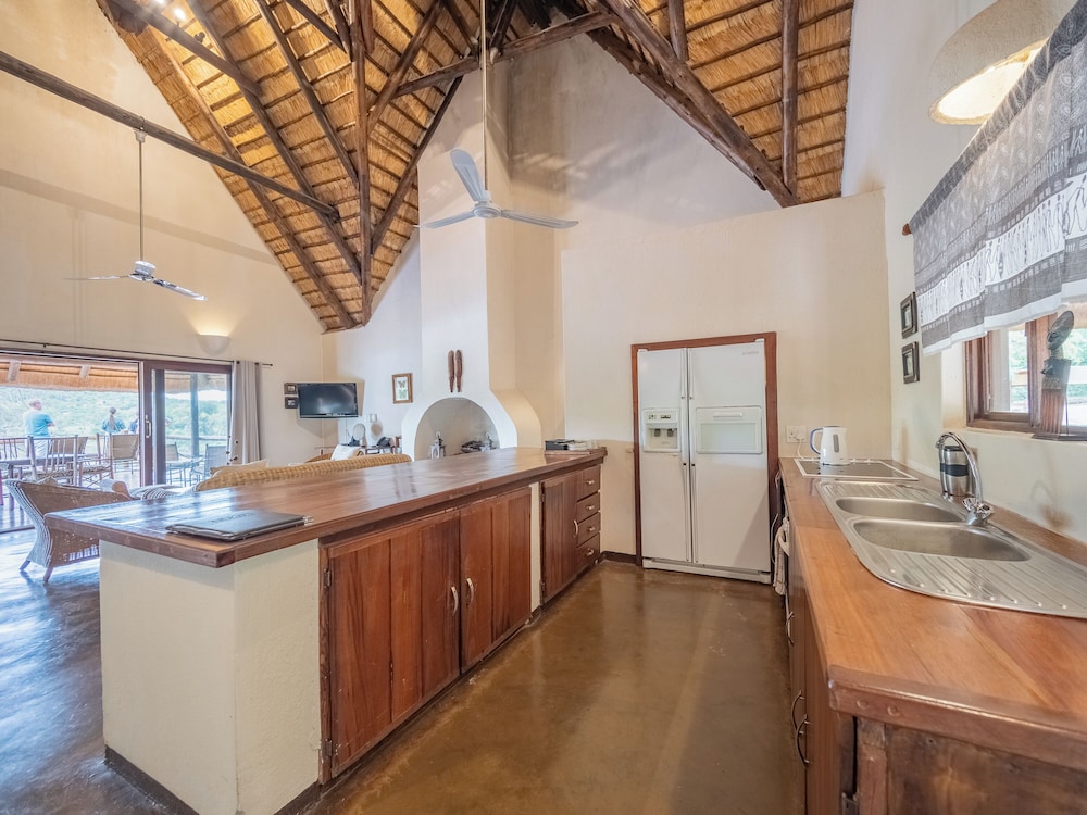 Nyati Safari Lodge 4/50