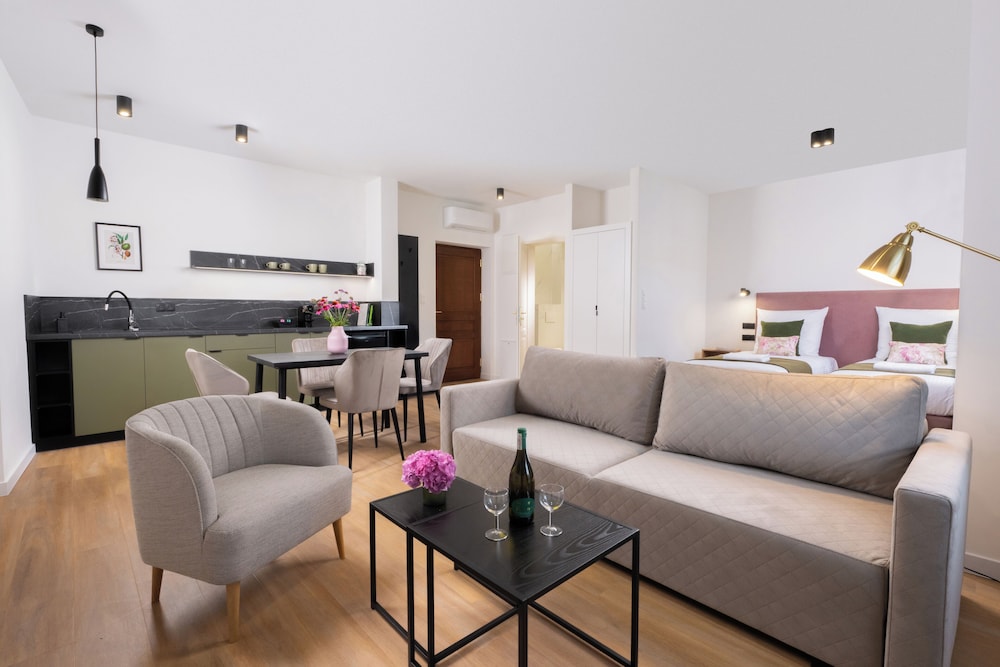 Rajska Residence 12/31