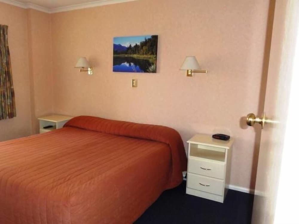 Parklands Motor Lodge 29/65