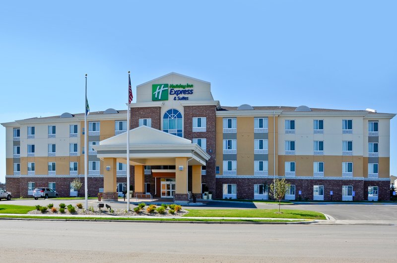 HOLIDAY INN EXPRESS AND SUITES WILLISTON