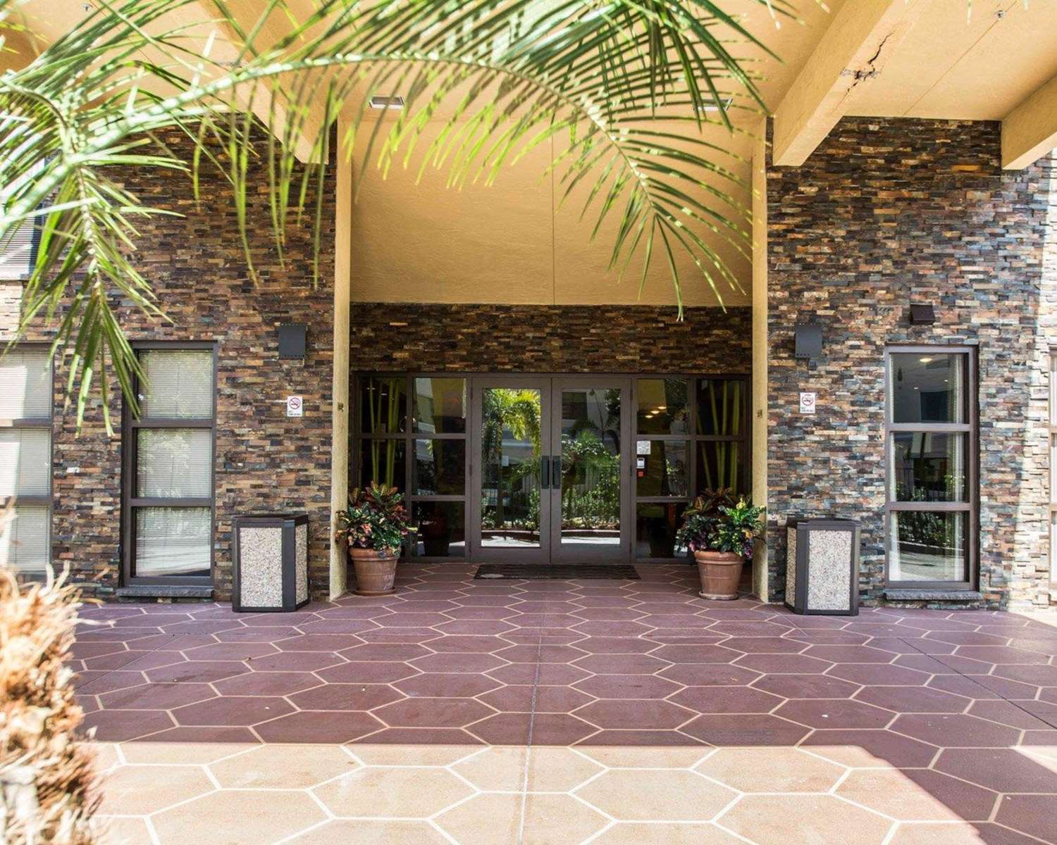 Comfort Inn & Suites Lantana - West Palm Beach South 38/40