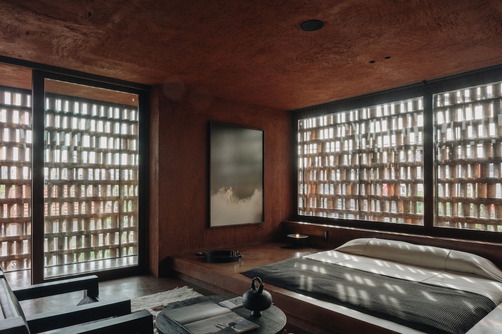 FURTHER HOTEL 35/59