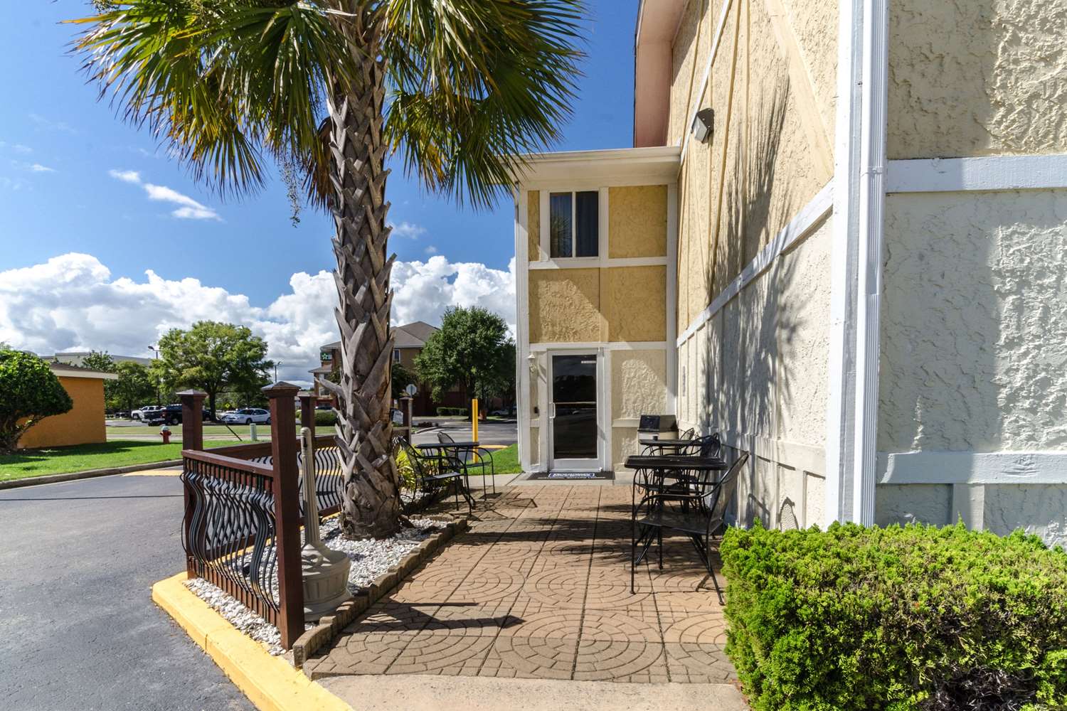 Rodeway Inn & Suites Jacksonville Near Camp Lejeune 48/51