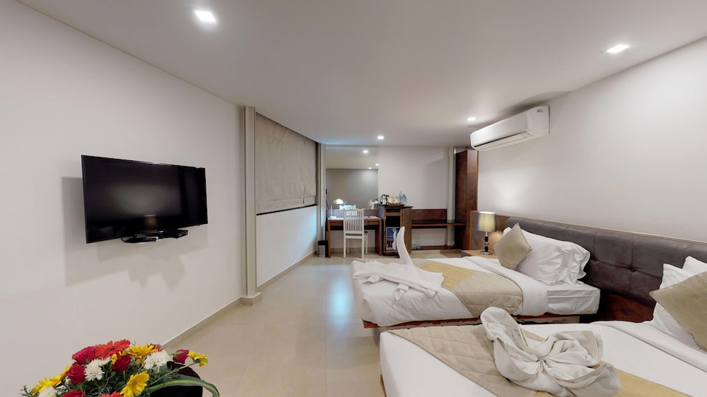 Hotel Shivas Gateway 62/77