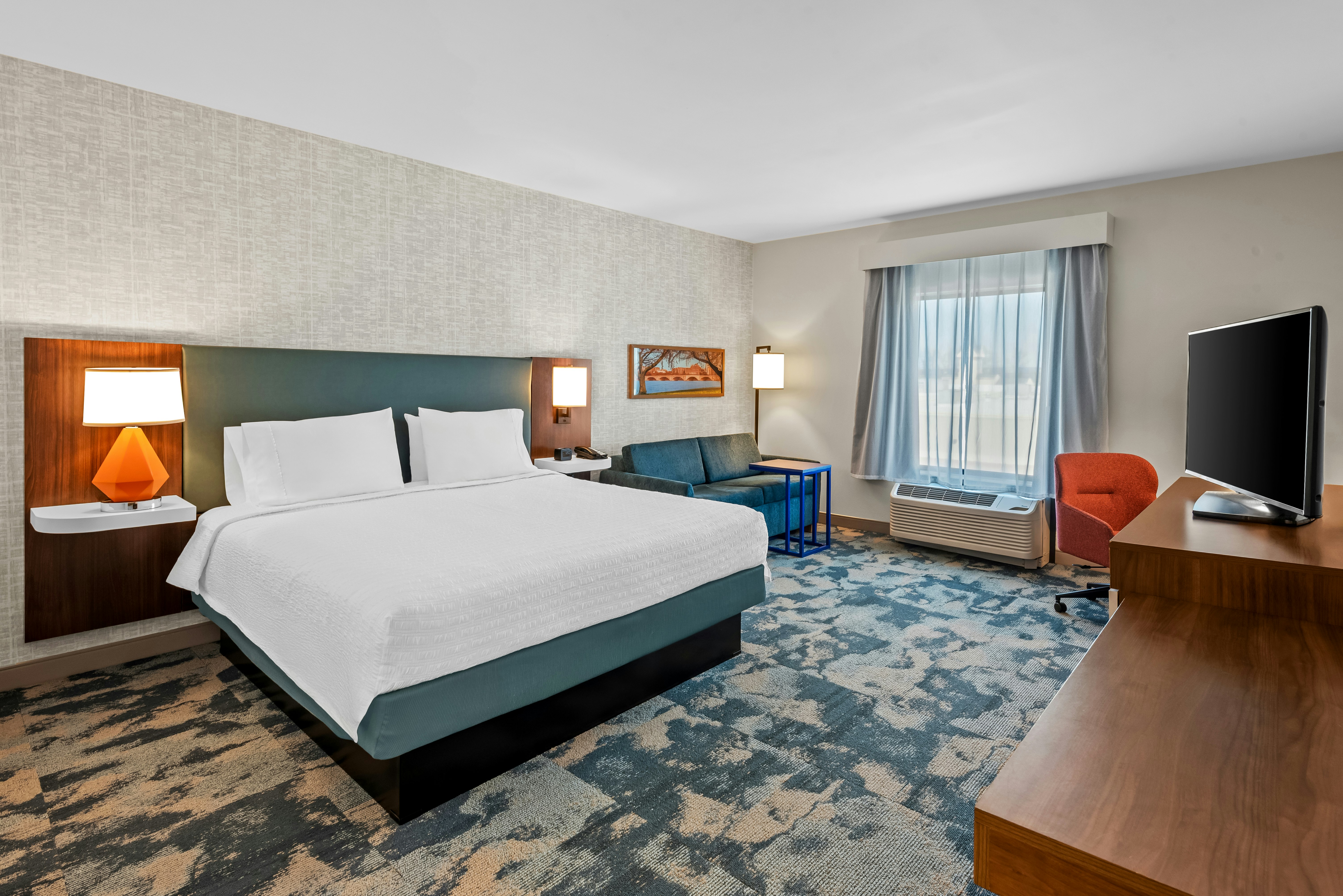 غرفة بسرير كينج مع أريكة، Hampton Inn & Suites Glenarden/Washington DC 3/6