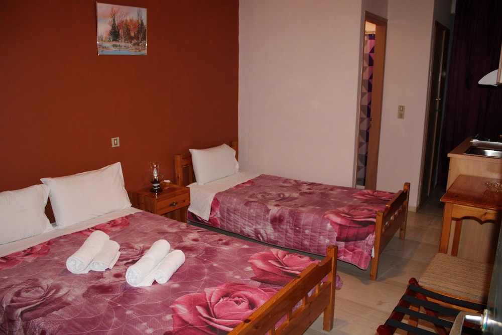STUDIO, 1 DOUBLE AND 1 SINGLE BED