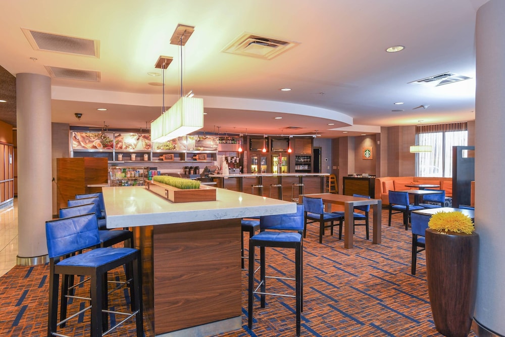 Courtyard By Marriott Cincinnati North At Union Centre 40/50