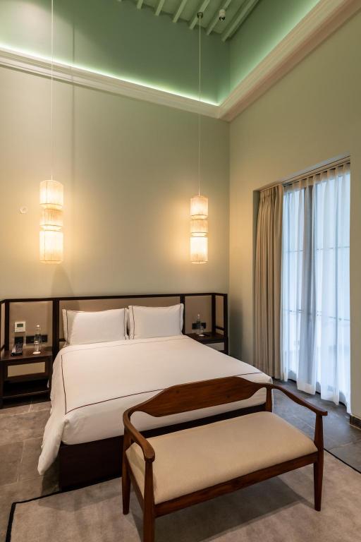 Grand, Heritage, Suite, King Bed, Living Area