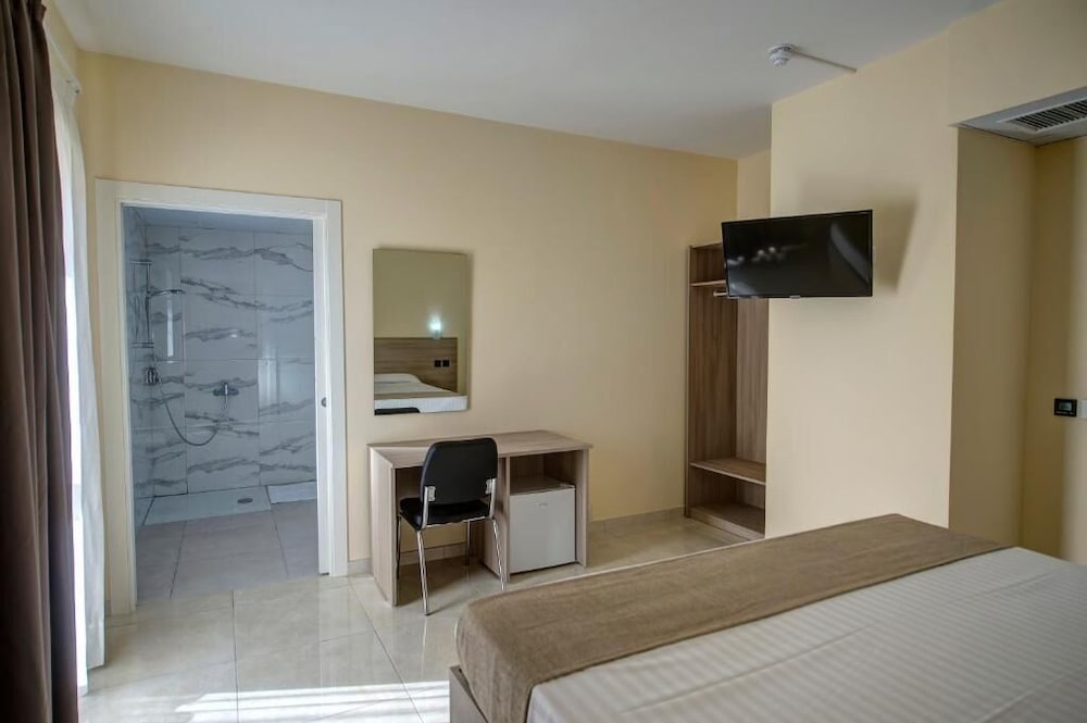Allegro Hotel 6/22