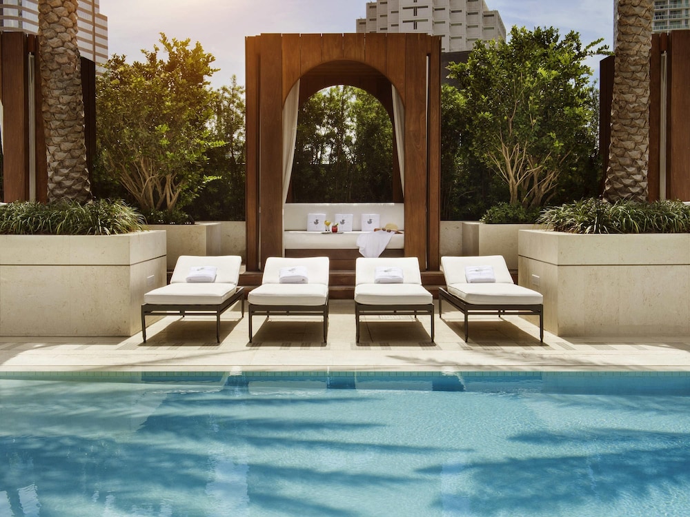 SLS LUX Brickell 33/60