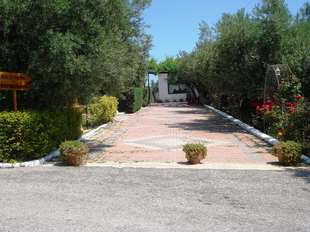 ASTERIS VILLAGE 70/74