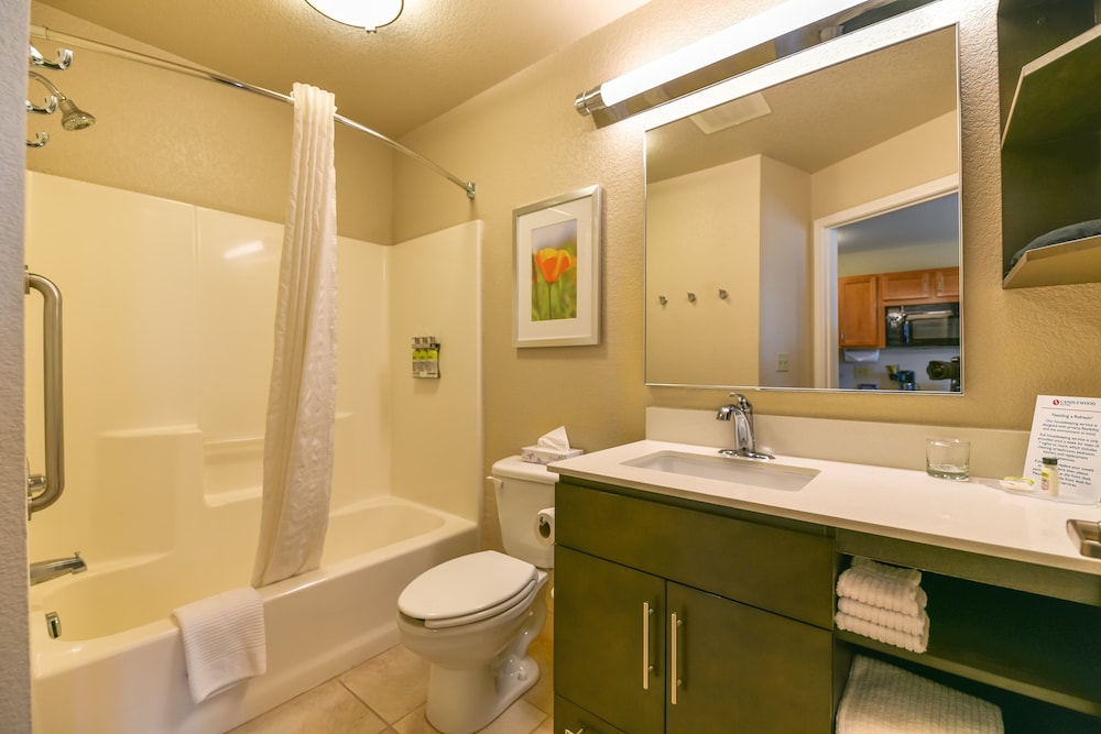 Candlewood Suites Medford 18/52