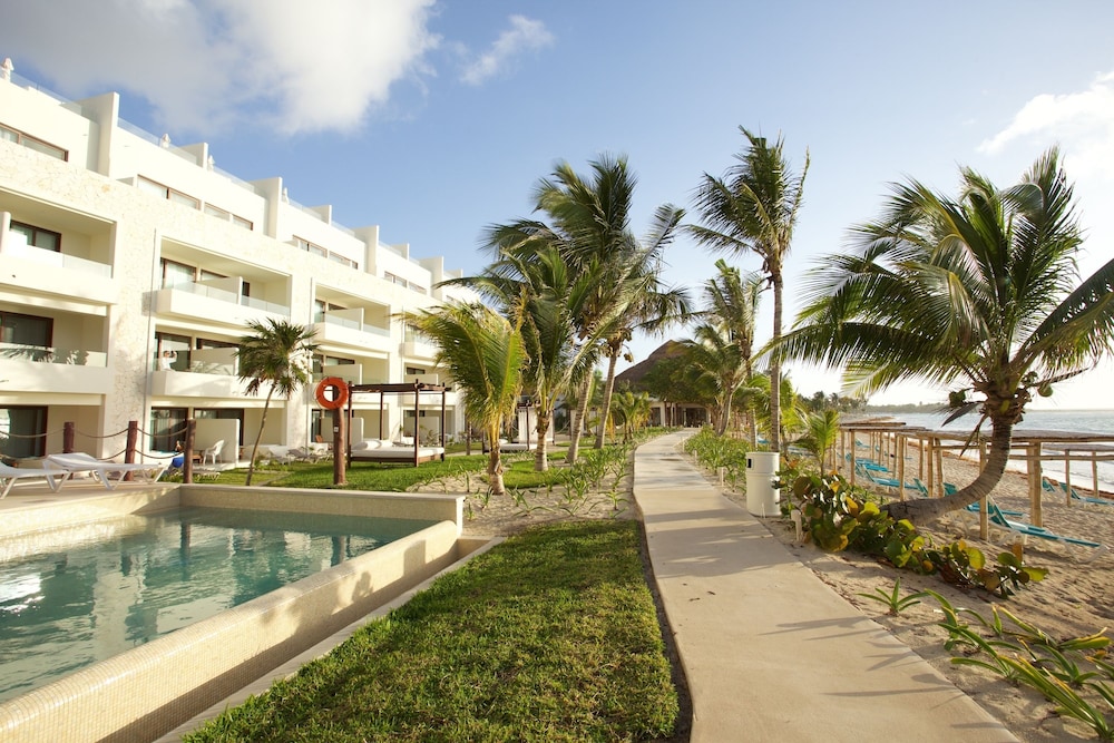 Akumal Bay Beach & Spa Resort 64/69