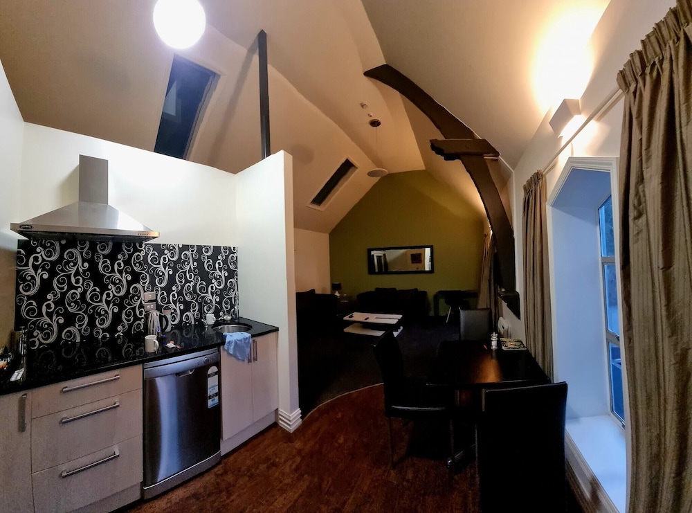 Chapel Apartments 10/23