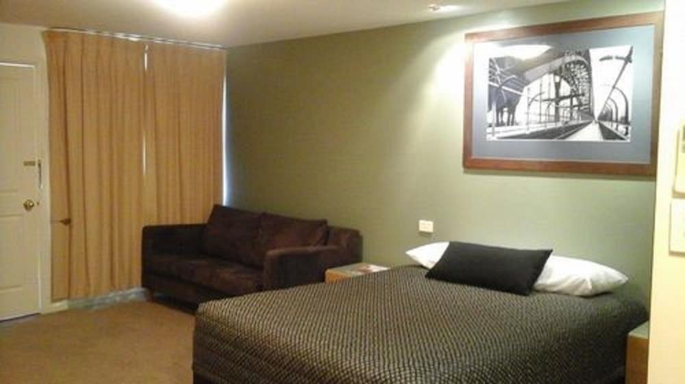 Willows Motel 26/42