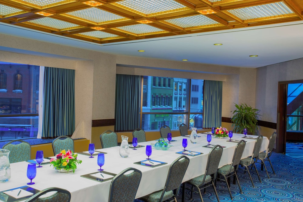 Hyatt Regency Buffalo 48/60