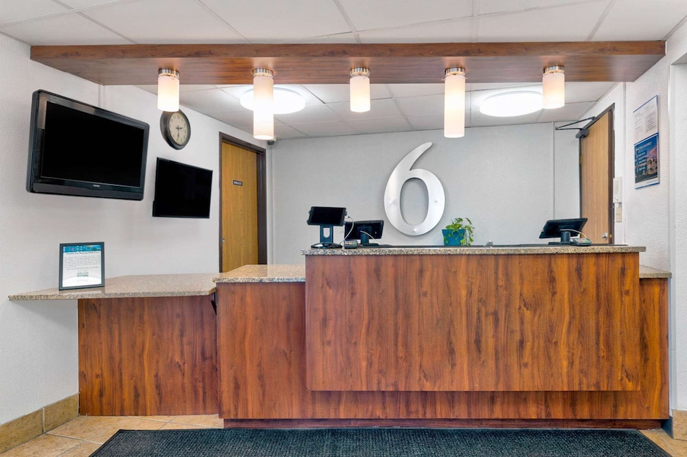 Lobby at Motel6 Cedar Rapids, IA - Airport, CEDAR RAPIDS - IA