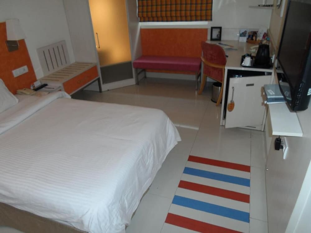 ADITYA HOMETEL 33/55