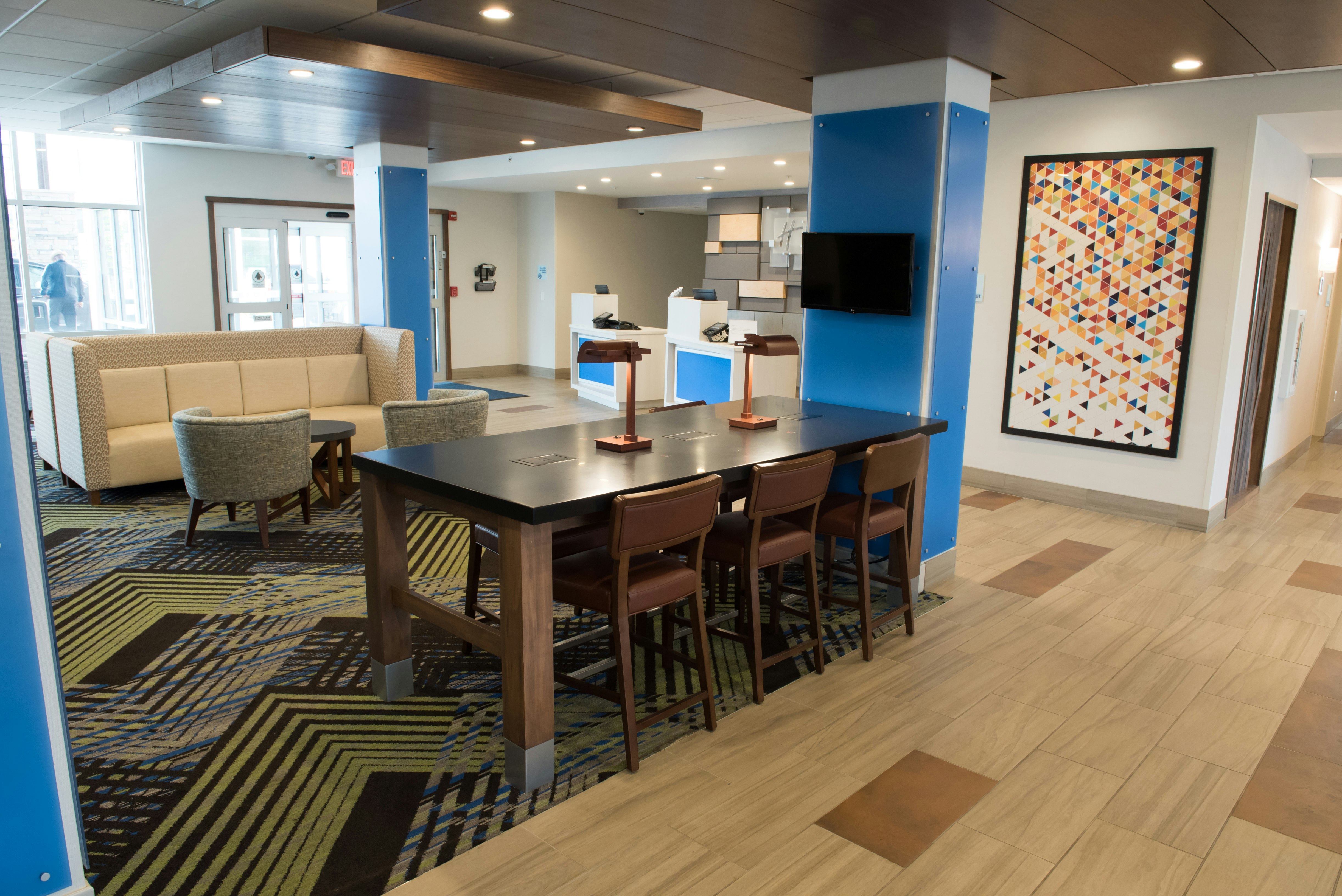 Holiday Inn Express & Suites Fort Wayne North 47/62