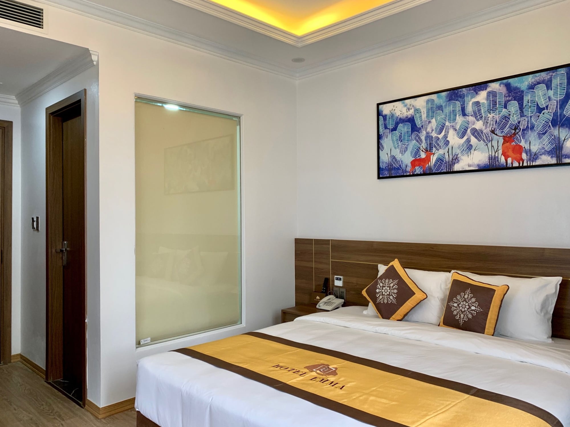 DELUXE, DOUBLE BED