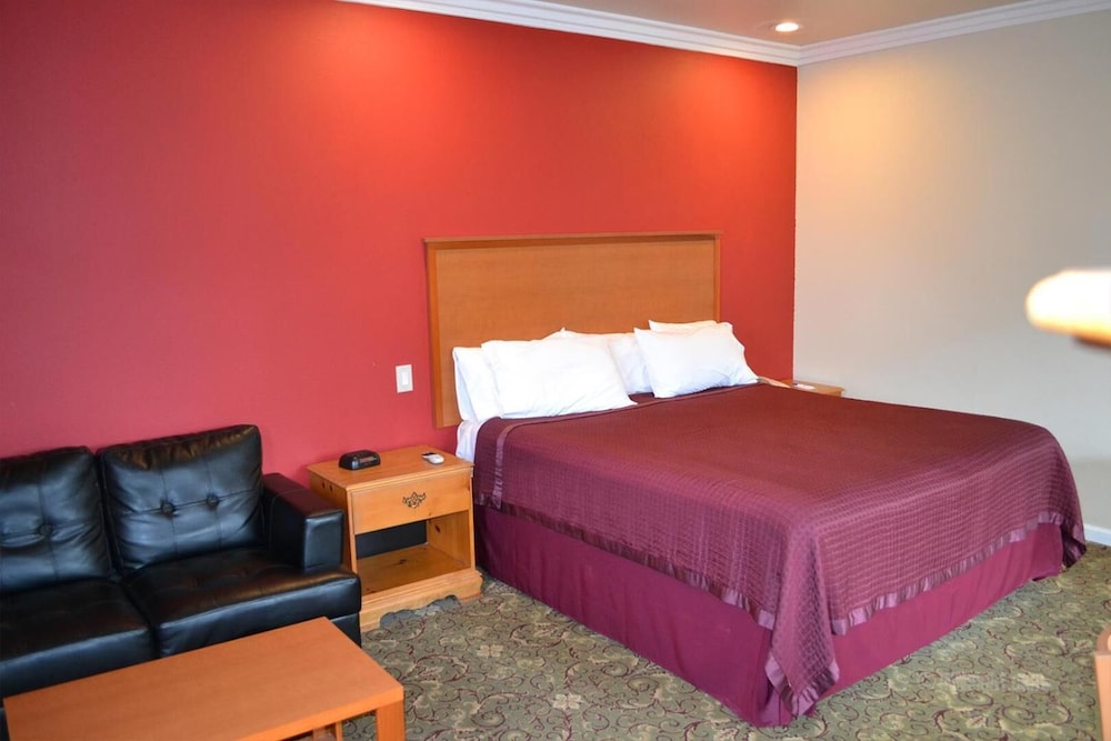 The Miramar Inn and Suites 27/50