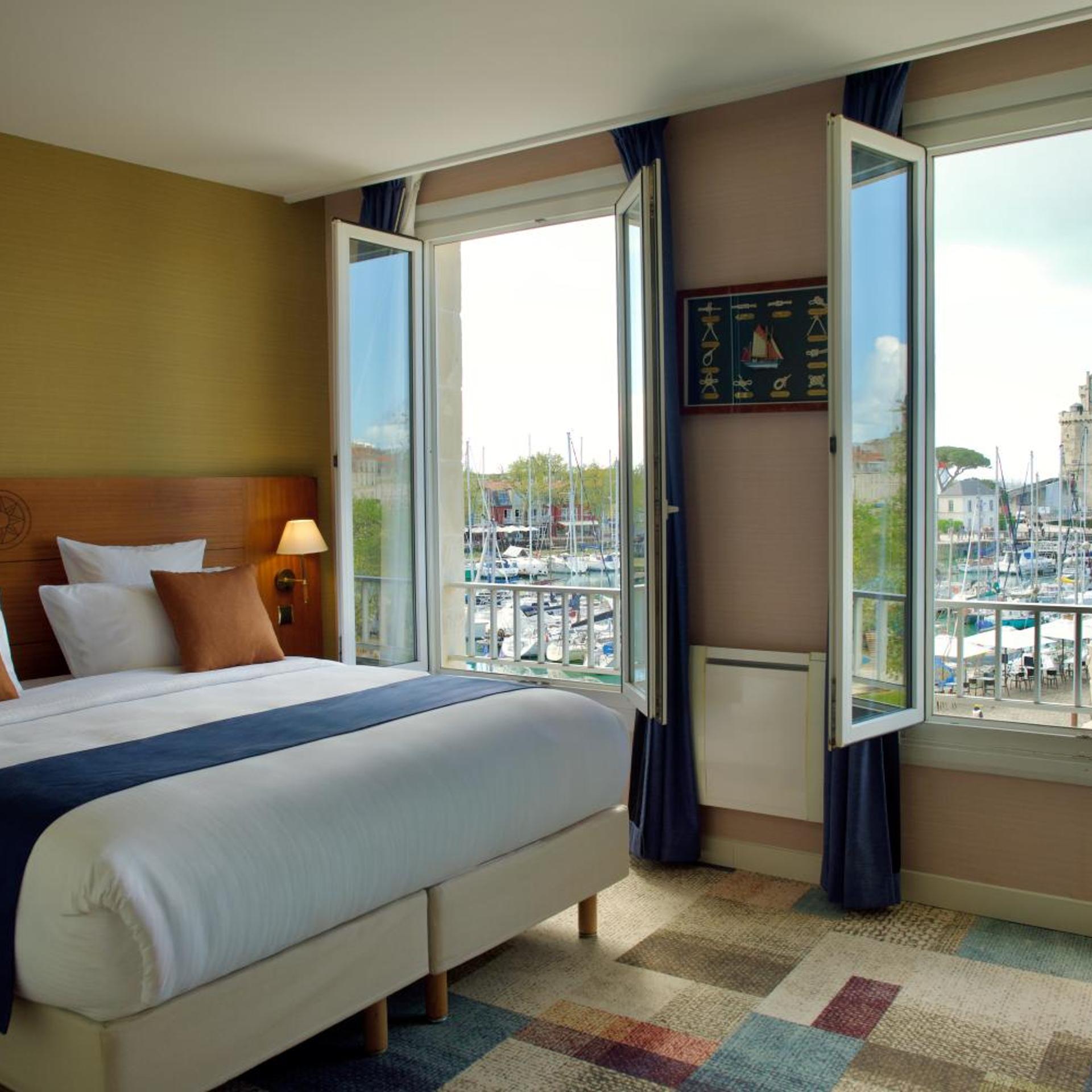 Junior Suite, Pool or Sea View