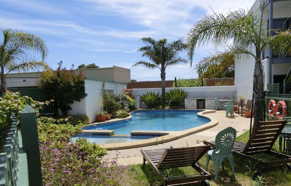 BANJO PATERSON MOTOR INN 45/50