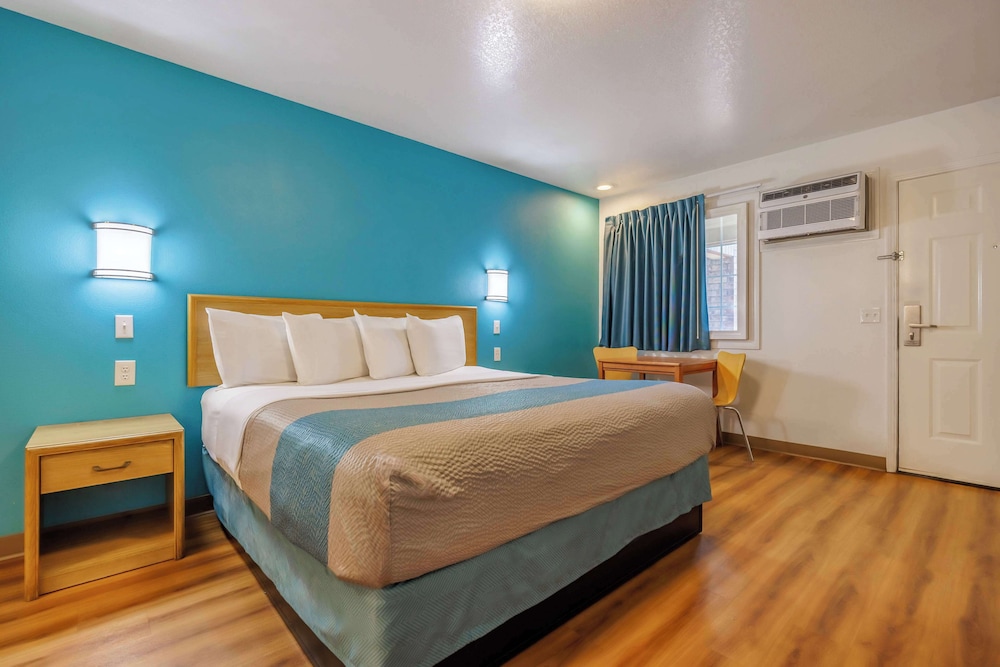 Motel6 Canby, OR 14/25