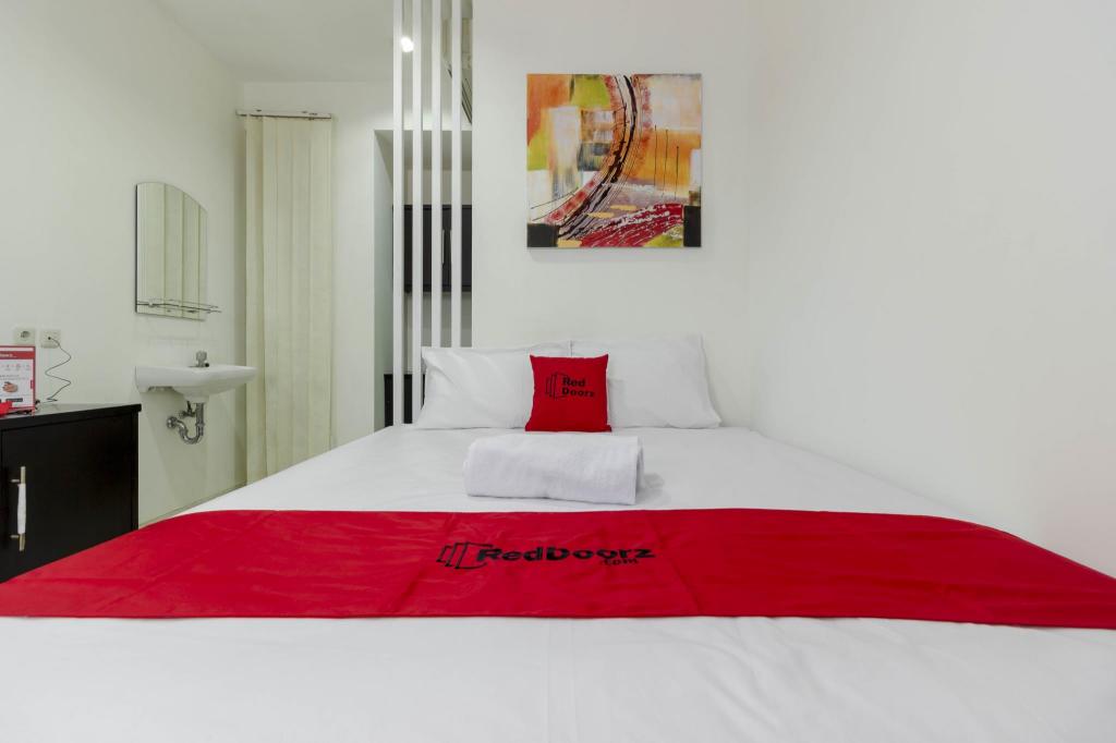Reddoorz Plus Pasar Baru 14/43