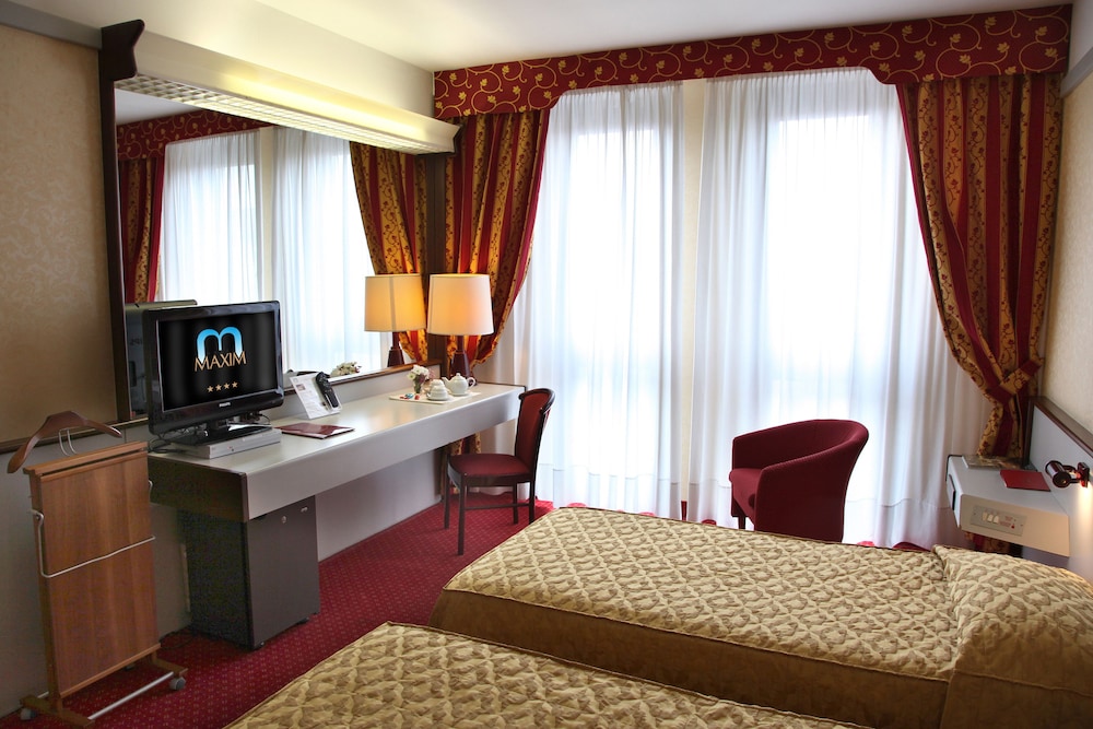 Maxim Hotel 23/70
