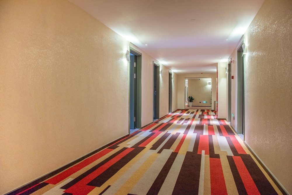 Ibis Luoyang Baolong Square Hotel 44/47