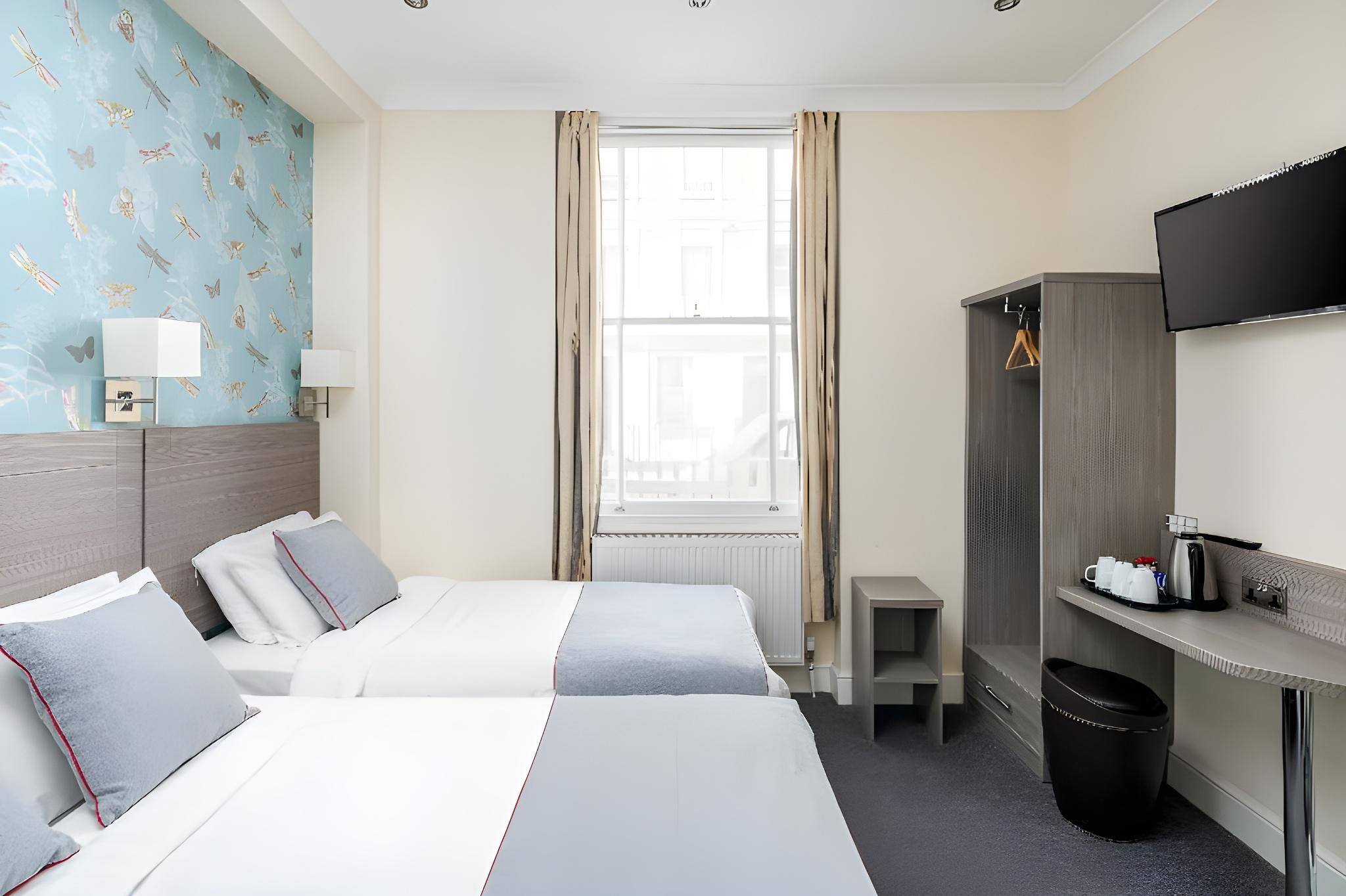 Deluxe, Quadruple, King and Twin Beds, OYO Bakers Hotel London Victoria 3/3