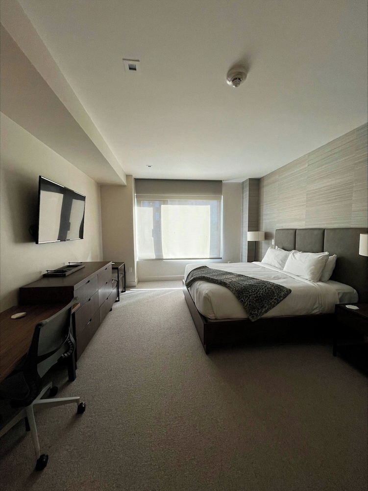 4 BEDROOMS, SUITE