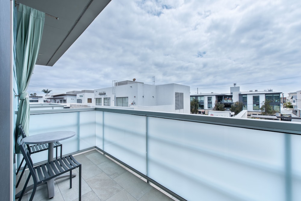 Shade Hotel Manhattan Beach 1/50