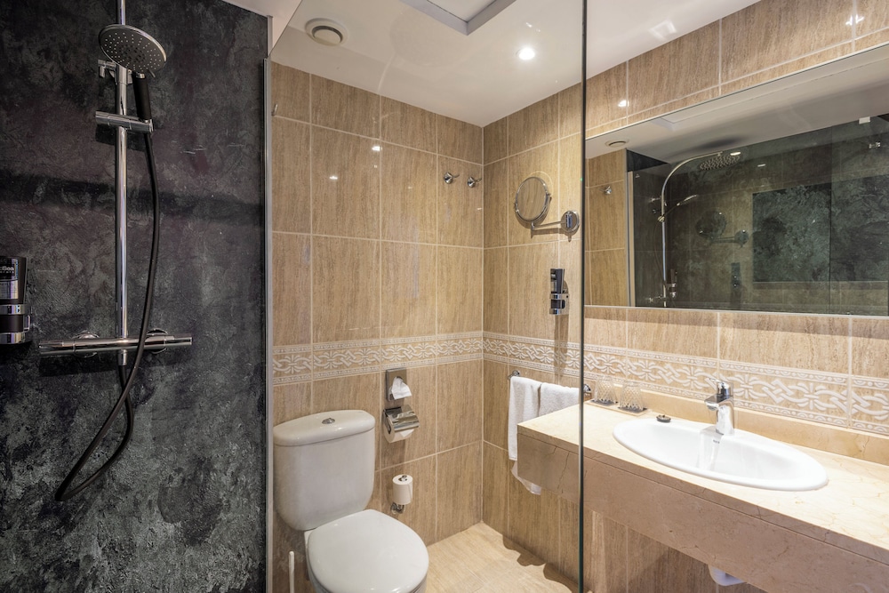 غرفة سوبيريور ثلاثية بإطلالة على البحر، NYX Hotel Ibiza - Adults Only 8/8