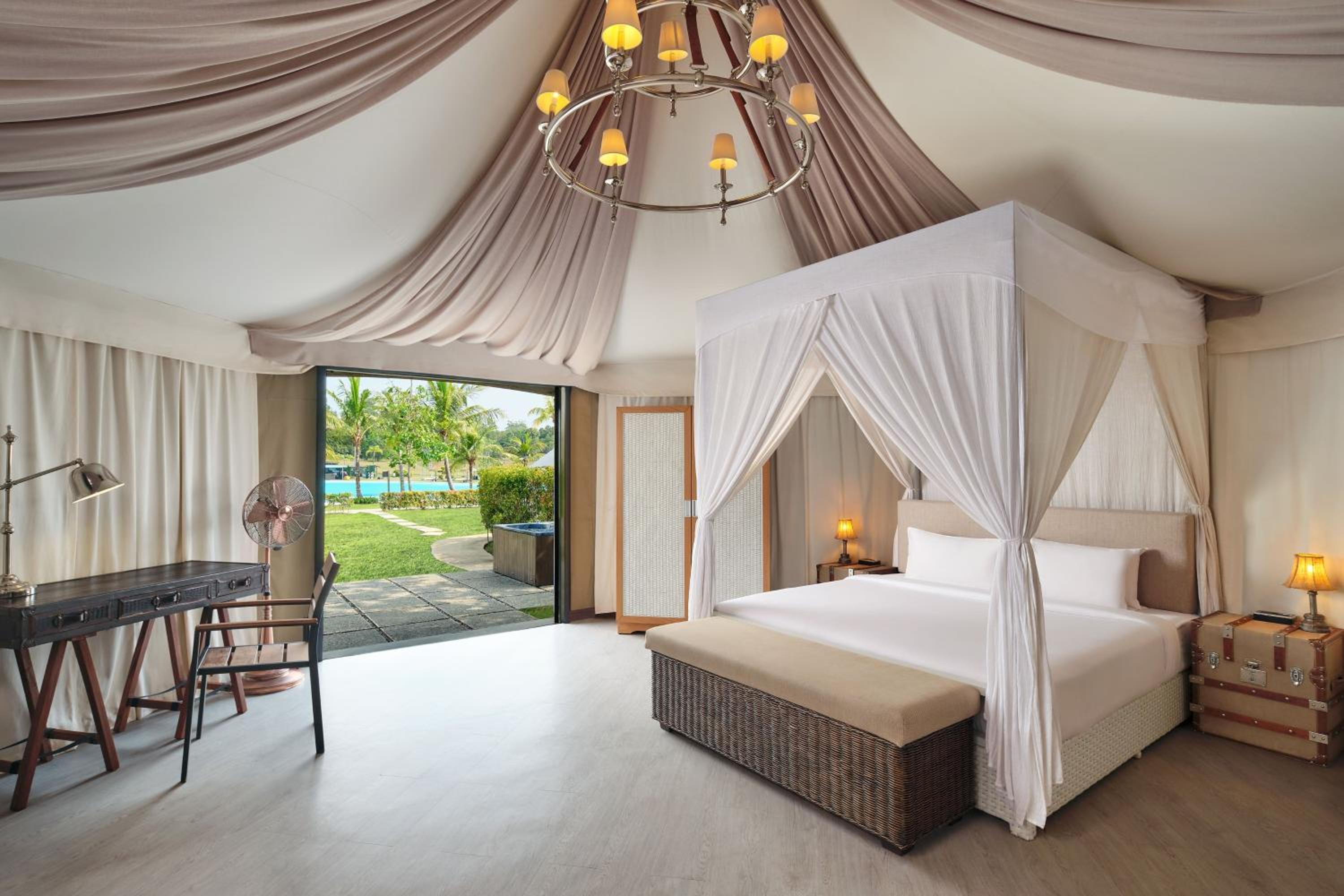 Guest Room, Tent, King Bed, Pool View, Sofa, Jetted Tub