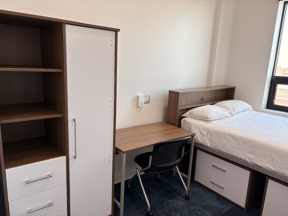 2 BEDROOMS, SUITE