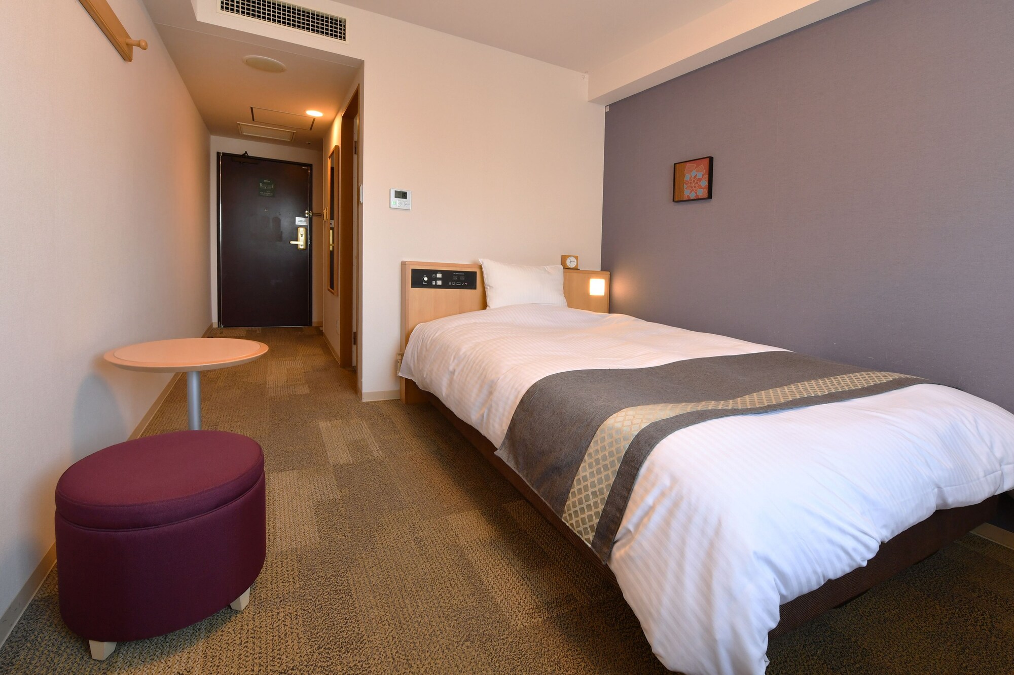 ROOM, SINGLE