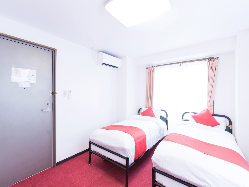 Toka Hotel 8/25