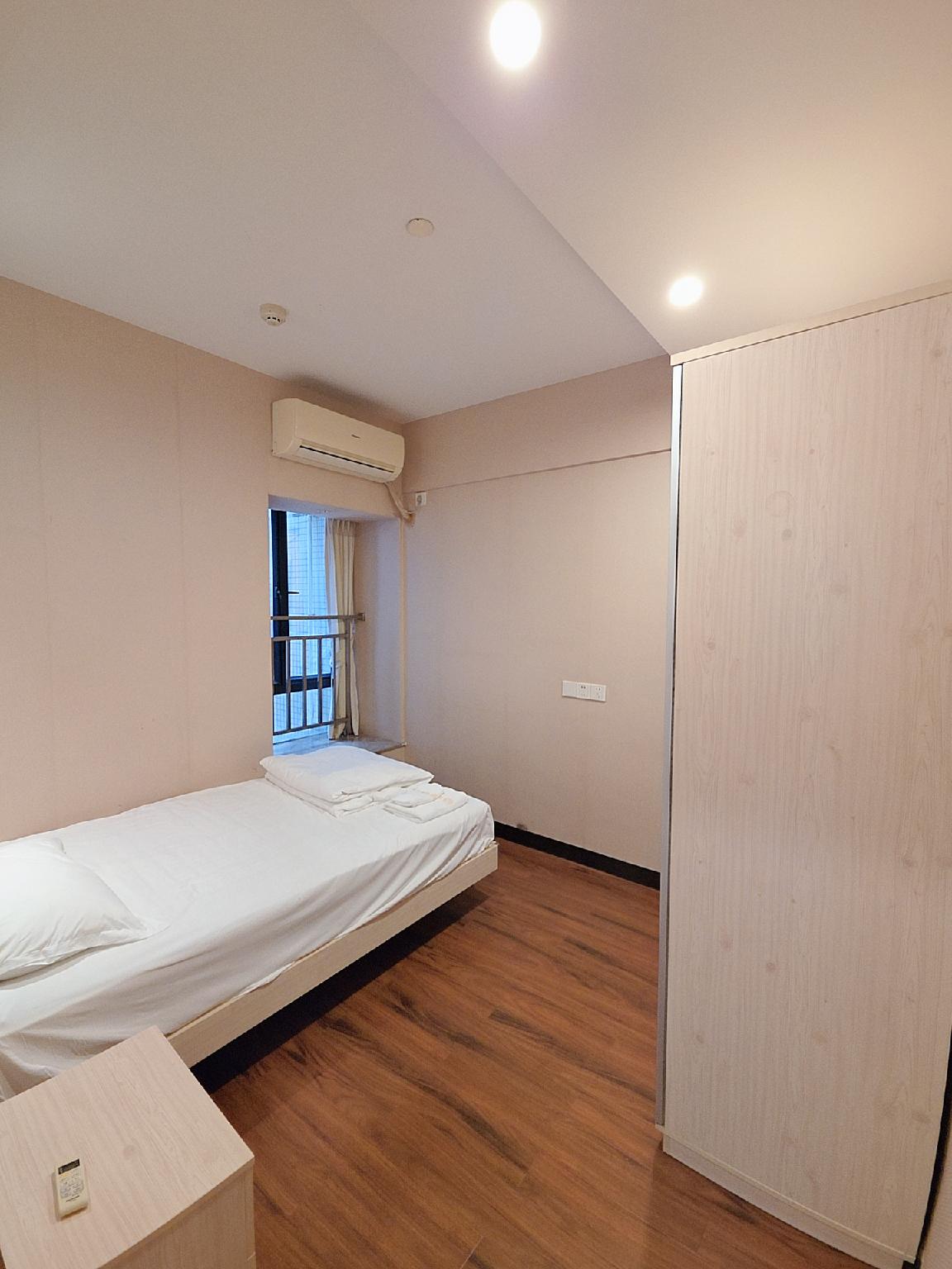 Deluxe, King Bed