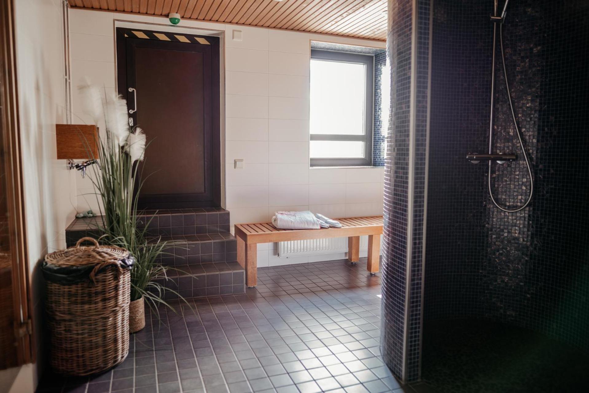 swimming pool spa