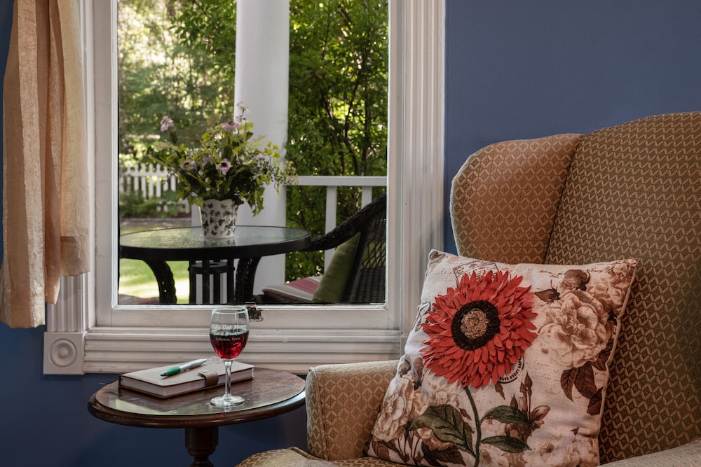 White Oak Manor Bed Breakfast 22/44