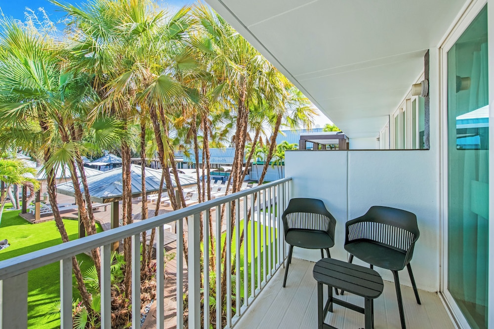 Casey Key Resorts - Mainland 3/68
