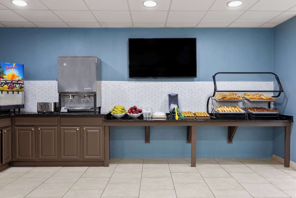 Baymont by Wyndham Orlando-International Dr-Universal Blvd 32/50