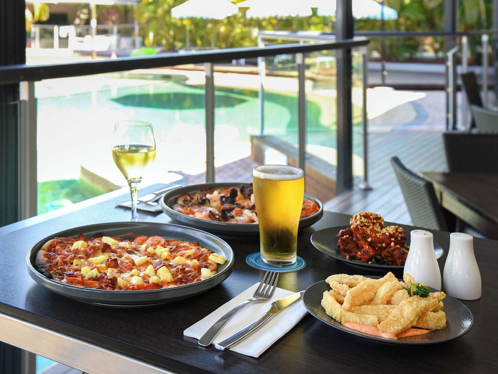 MERCURE TOWNSVILLE 46/61